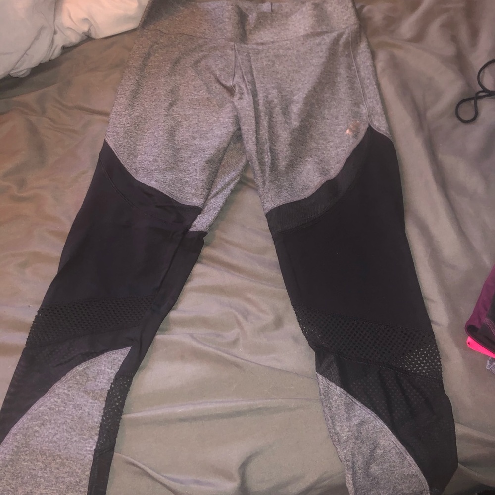 Victoria Secret half pant workout leggings- M